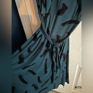 NWT XL woman’s Apt 9 green with black paint stripes dress